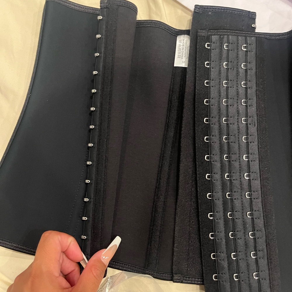 New waist trainer corset, size M, black